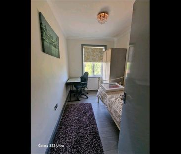 Room in a Shared House, Langhorn Road, SO16 - Photo 4