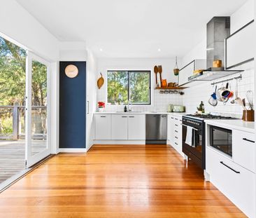 Beach Retreat - Fully Furnished - 3-6 month lease - Photo 6