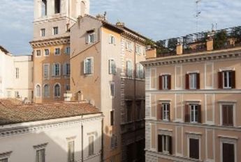 Center-Historic Jewish Quarter: Elegant apartment situated in beautiful Palazzo Nobiliare. Entrance, spacious living with original wood frescoed ceilings, large modern dining and kitchen, 4 bedrooms, 4 Baths, small terrace. #1527
