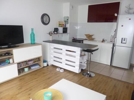 Appartement à louer - REIMS - PLACE LUTON - Photo 5