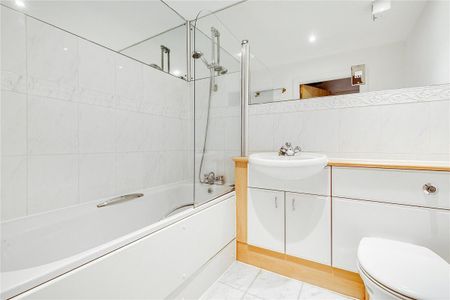 2 bedroom flat in Primrose Hill - Photo 4