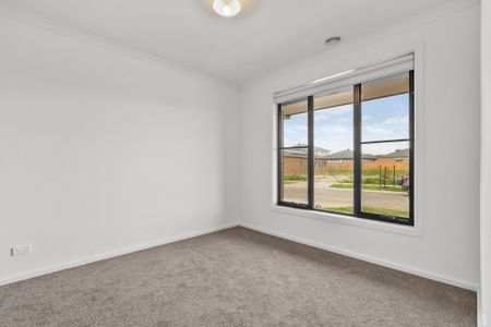 5 Flume Way, Officer VIC 3809 - House For Rent | Domain - Photo 5