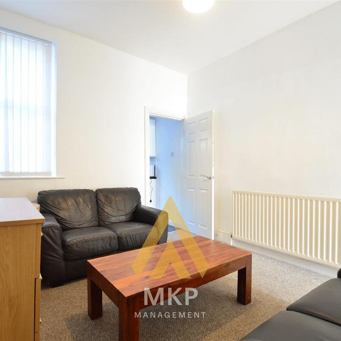 4 bedroom terraced house to rent - Photo 1
