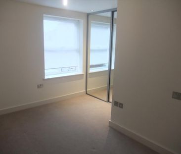 2 bedroom ground floor flat to rent - Photo 3