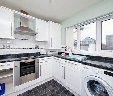 2 bedroom semi-detached house to rent - Photo 5