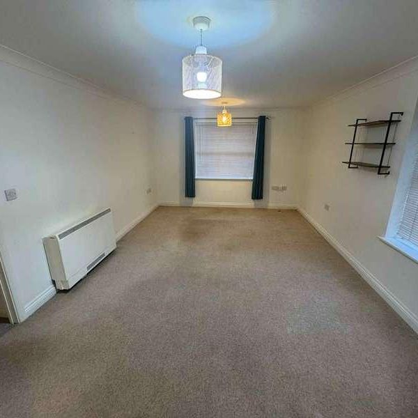 Mandarin Drive Newbury, RG14 - Photo 1