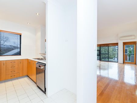 Bright & Airy Apartment in the Heart of North Perth - Photo 4