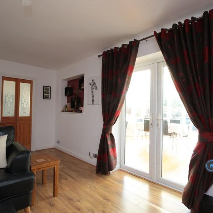 3 bedroom bungalow to rent - Photo 1