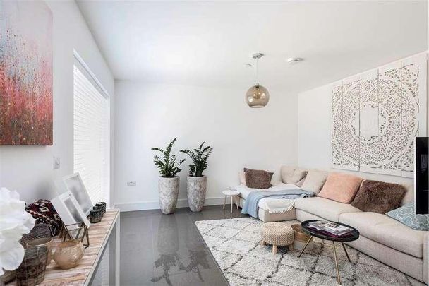 Swallow Street, Swansea, SA1 - Photo 1