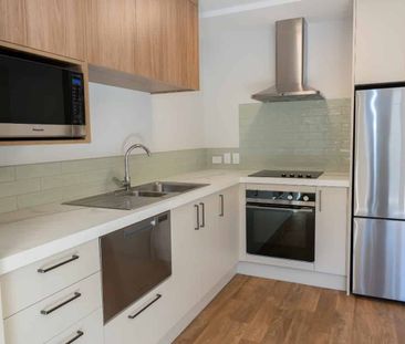Brand new 1-bedroom apartment on George St - Photo 2
