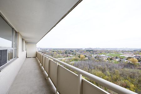 Spacious 1 Bedroom in Central Mississauga - Photo 4