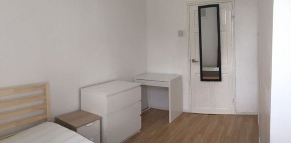 Room in a Shared Flat, Shadwell, E1W - Photo 2