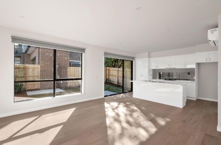 2/18 Mines Road, Ringwood - Photo 2