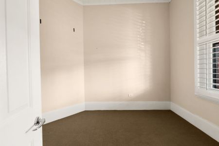 CHARACTER COTTAGE - Photo 2