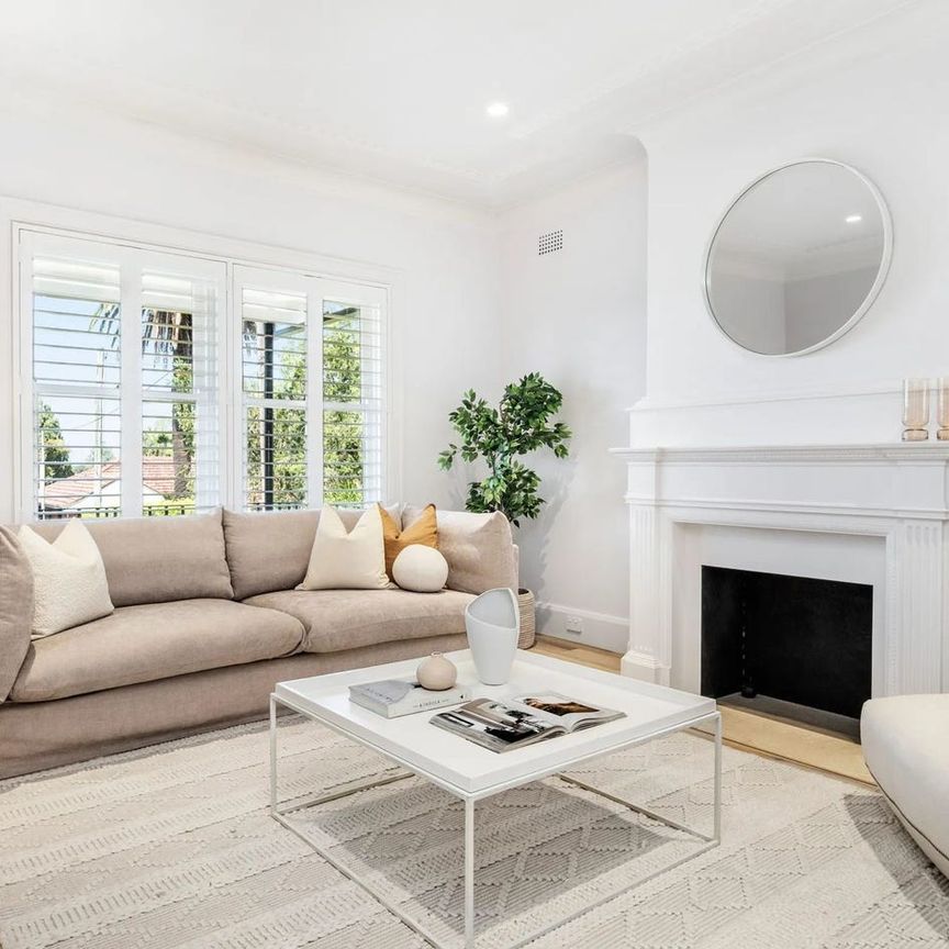 Exceptional family haven in Lane Cove's finest Avenue - Photo 1