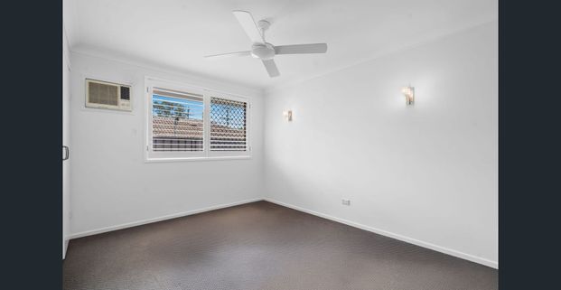 Spacious Home with Shed, Side Access & Entertaining Area in Prime Birkdale Location - Photo 1