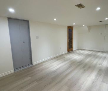 For Lease - 7 Weir Crescent, Toronto, Ontario - Photo 2