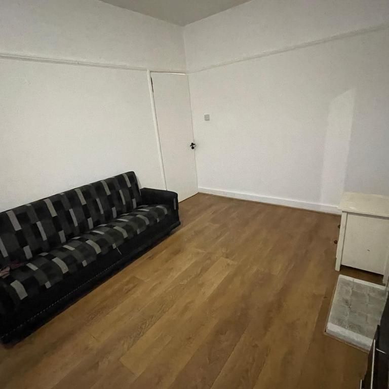 4 bedroom terraced house to rent - Photo 1