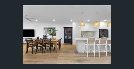 Architectural Elegance Meets Coastal Convenience - Photo 4