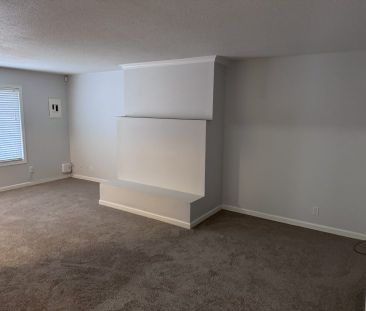 FREE RENT! Pet Friendly 3 bedroom in Four-Plex with Storage - Photo 4