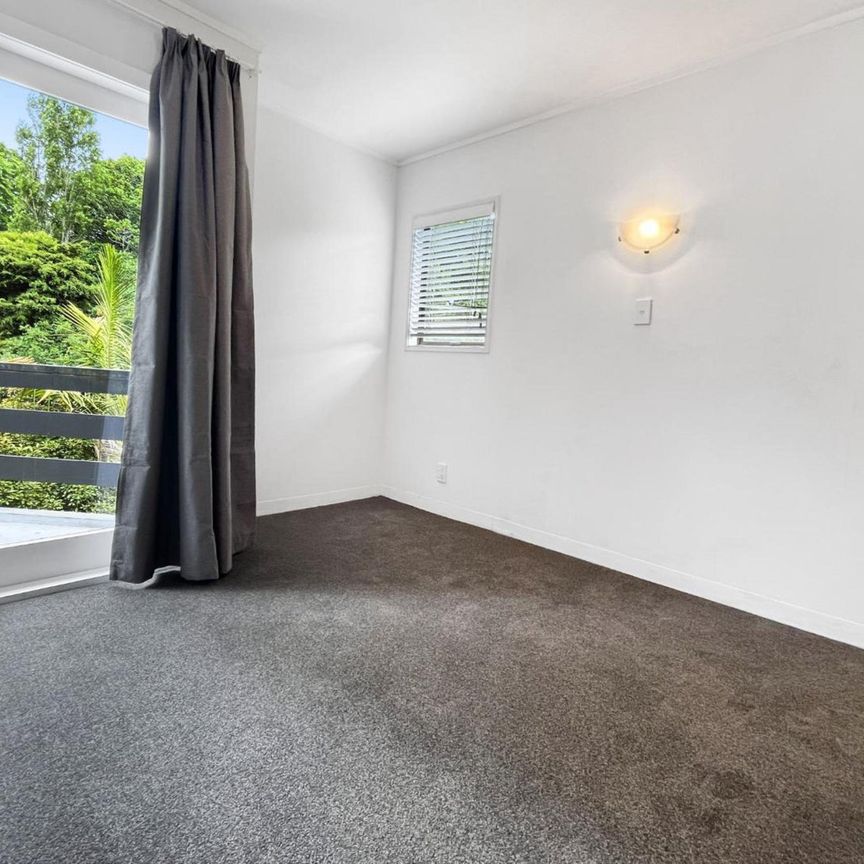 Sunny north-west facing apartment - Photo 1