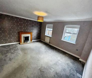 4 bedroom end of terrace house to rent - Photo 1