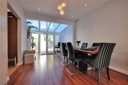 Shortwood Avenue, Staines-upon-thames, Surrey, TW18 - Photo 3