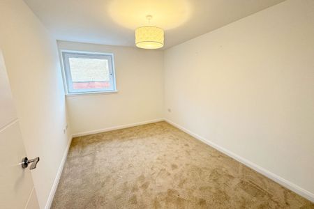 2 Bed, Flat - Photo 4