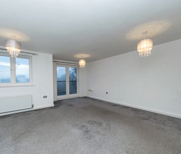 HADLEY COURT GILDERSOME LEEDS LS27 7LZ - Photo 2