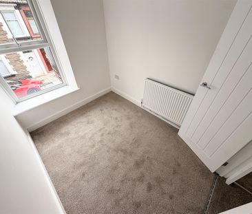 House - Terraced For Rent Eileen Place, Treorchy - Photo 4