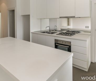 Modern &Spacious 2-Bedroom Apartment with Stunning Views! - Photo 1