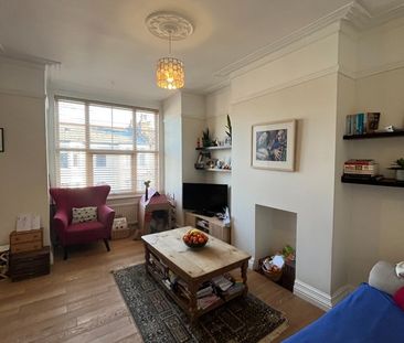 2 Bed Terraced House, Leslie Road, N2 - Photo 2