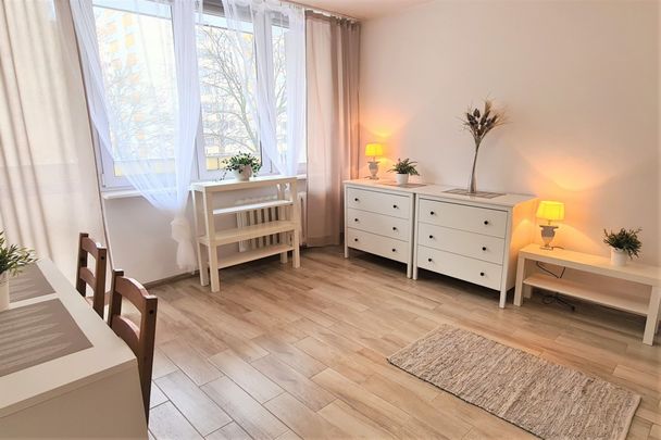 Funkcjonalne mieszkanie blisko stacji metra - Zdjęcie 1