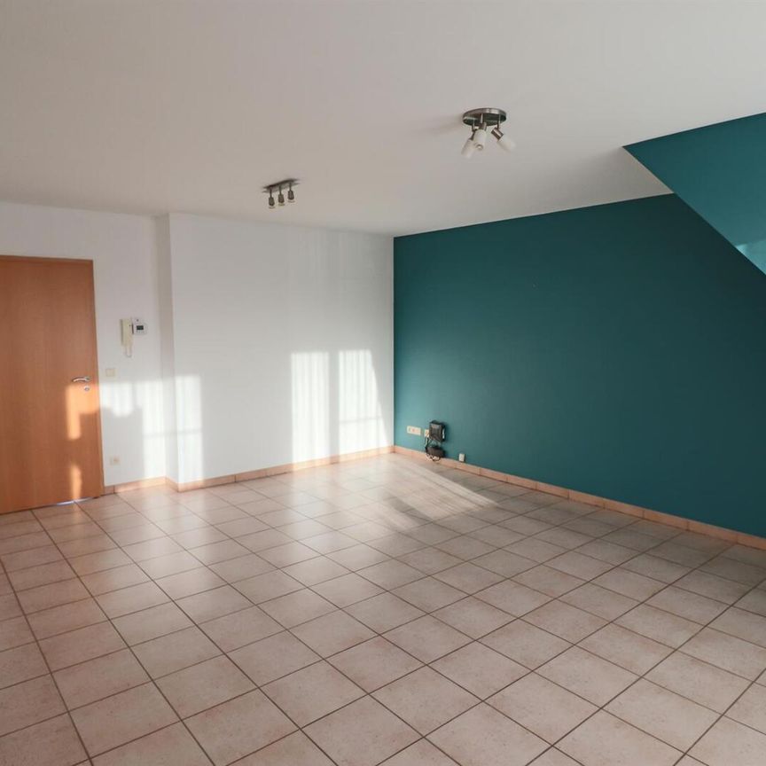 Een appartement op de 2de verdieping rechts met 1 slaapkamer, terras en garage. - foto 1