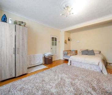 3 bedroom property to rent in Ilford - Photo 4