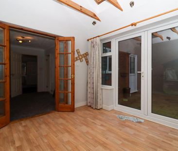 4 bedroom detached house to rent - Photo 3