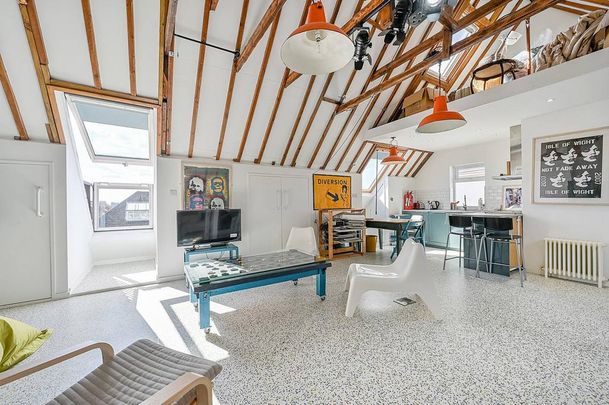 Studio to rent - Photo 1