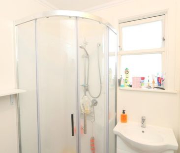 Sunny 3 Bedrooms in Glengarry! - Photo 6