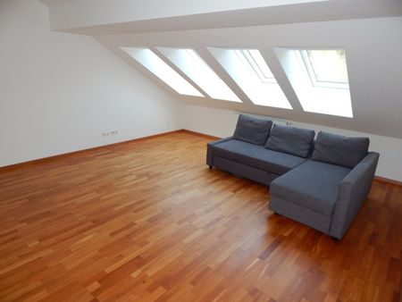 Helle und ruhige Dachgeschosswohnung im Innenhof mit Grünblick - Photo 3