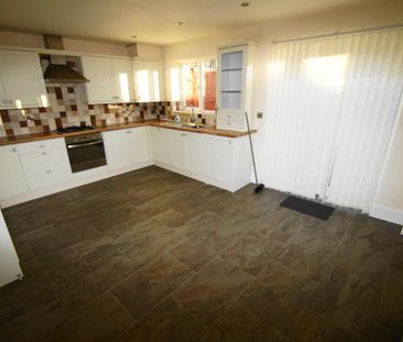 3 bedroom terraced house to rent - Photo 4
