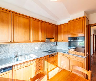 CONFORTEVOLE APPARTAMENTO 4.5 LOCALI A AGNO - Foto 2