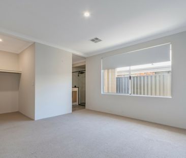 Modern easy care home- must view! - Photo 3