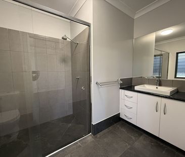 Modern 3 Bedroom Home + Ensuite - Photo 6