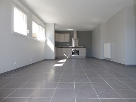 Location Appartement 3 pièces 73m² - Photo 4