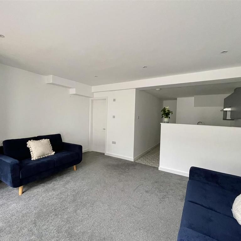 3 bedroom flat to rent - Photo 1