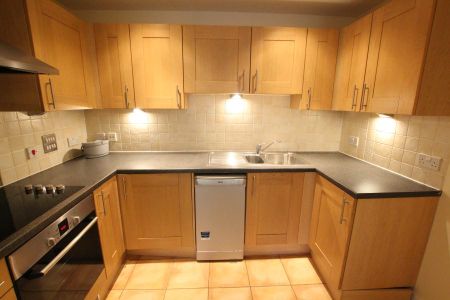 Abingdon Court, Woking - 2 bedrooms Property for lettings - Seymours - Photo 2