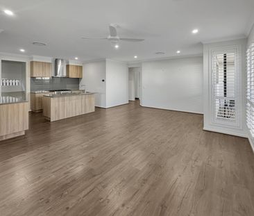 MODERN FAMILY HOME IN COOMERA FORESHORE ESTATE - Photo 6