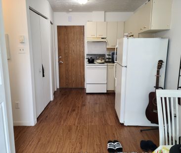 Petit 3 1/2 Situé Au 17 Rue King Est - Photo 1