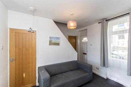 3 bedroom terraced house to rent - Photo 3