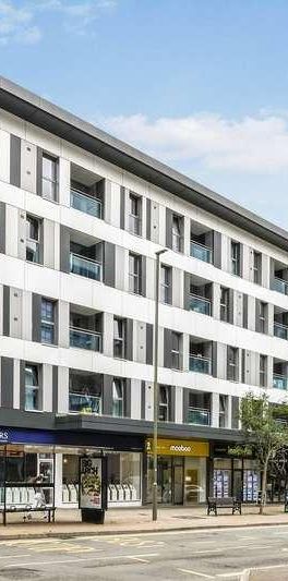 Cromwell Road, Redhill, RH1 - Photo 1